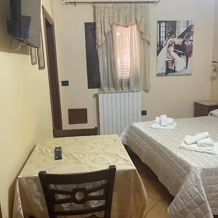 לינה וארוחת בוקר Marchese Santandrea 3*